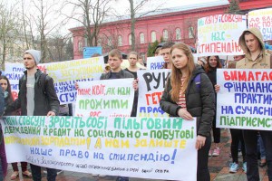 Студенти України провели попереджувальну акцію протесту!