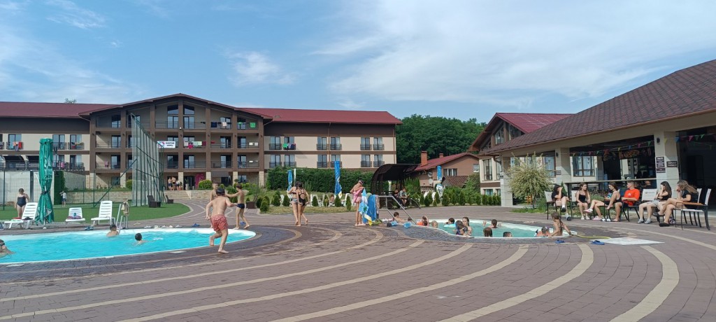 IMG-3b85c61724fb99deeabd6de0bb5d1434-V